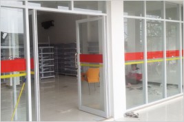 Pemasangan Partisi Kusen Aluminium di Alfamart Ciputat